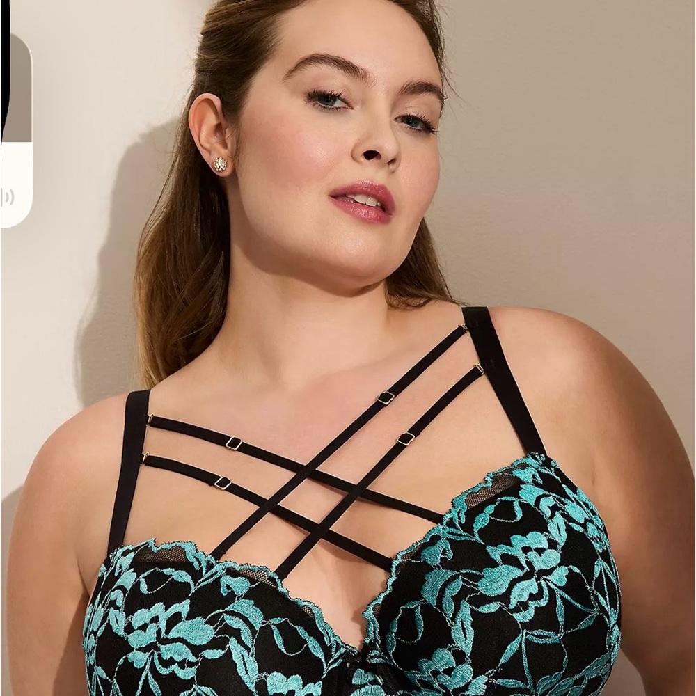 Lane Bryant’s Seriously Sexy Cacique Collection - NWT — RED (not green) - 46D